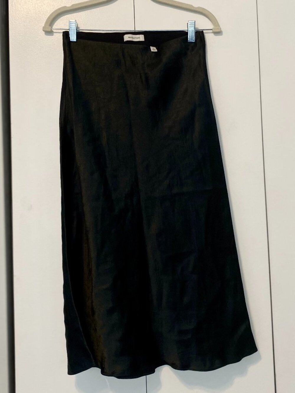 Babaton | Aritzia | Black Satin Slip Midi Skirt | Size 6 - Picture 2 of 5
